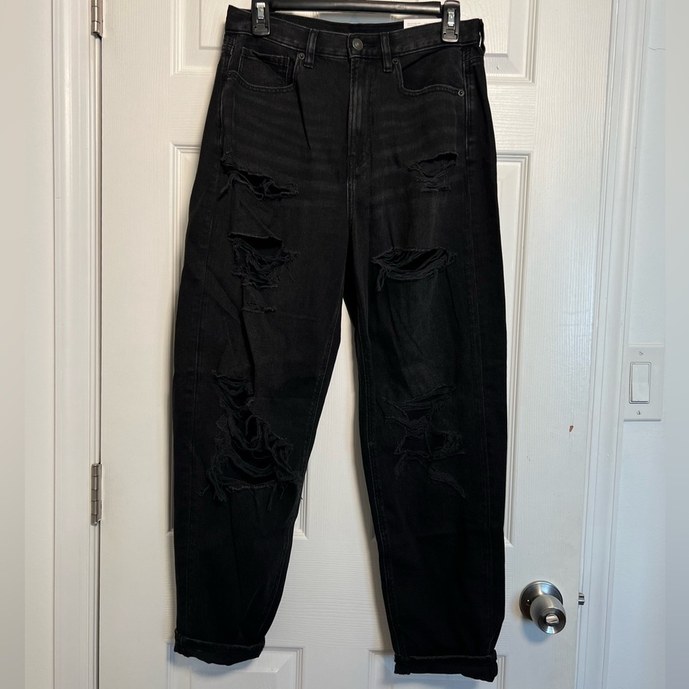 NWT AE Ripped Relaxed Mom Jeans